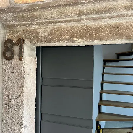 Seayou!***charming 1-bedroom Unit In The Old Center Of Cres